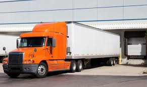 Hợp đồng vận tải thường được ký kết giữa chủ hàng với hãng hoặc giữa các bên làm dịch vụ vận tải với nhau