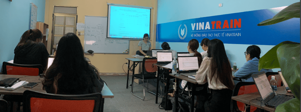 khóa học Xuất nhập khẩu tại trung tâm Vinatrain