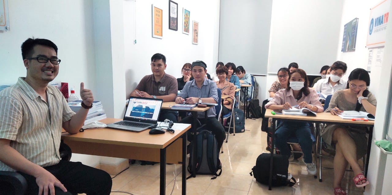 Lớp học thực tế tại trung tâm VinaTrain chi nhánh Hồ Chí Minh giới hạn học viên dưới 20 người 