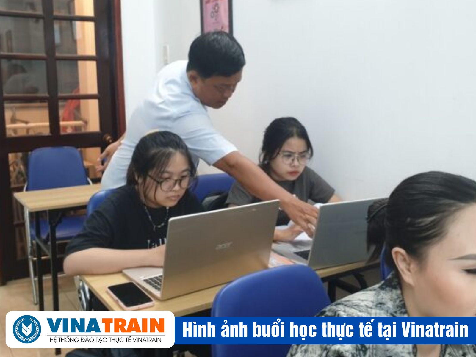 Học KHAI BÁO HẢI QUAN Ở Đâu TPHCM [ Học THỰC TẾ 100% ]