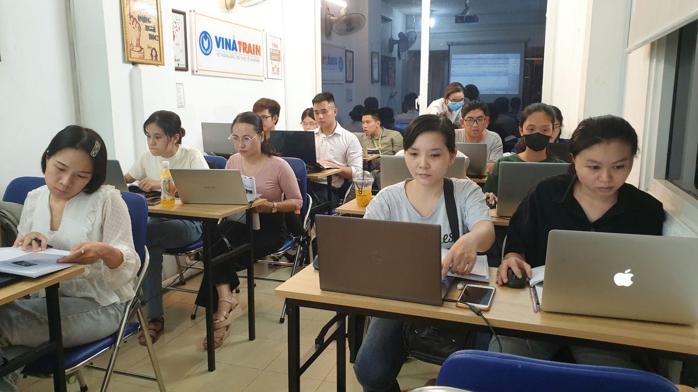 Hình ảnh đào tạo tại khóa học kế toán tổng hợp thực hành tại Vinatrain chi nhánh Hồ Chí Minh