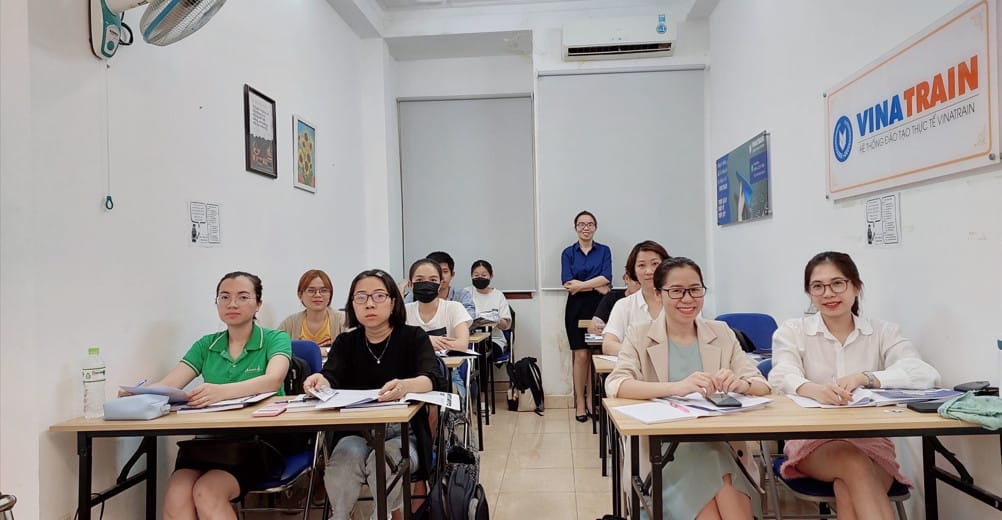 Hình ảnh đào tạo khóa học xuất nhập khẩu thực tế tại VinaTrain, Hồ Chí Minh