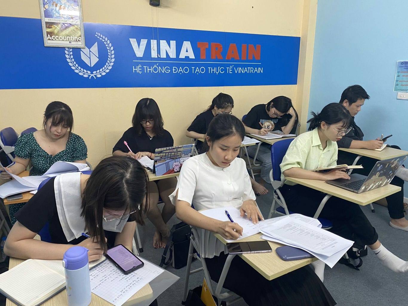 Hình ảnh đào tạo tại khóa học kế toán tổng hợp thực hành tại Vinatrain chi nhánh Hà Nội