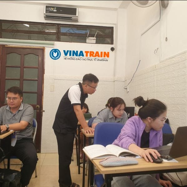 Hình ảnh các lớp học Kế Toán tổng hợp tại VinaTrain - Hà Nội