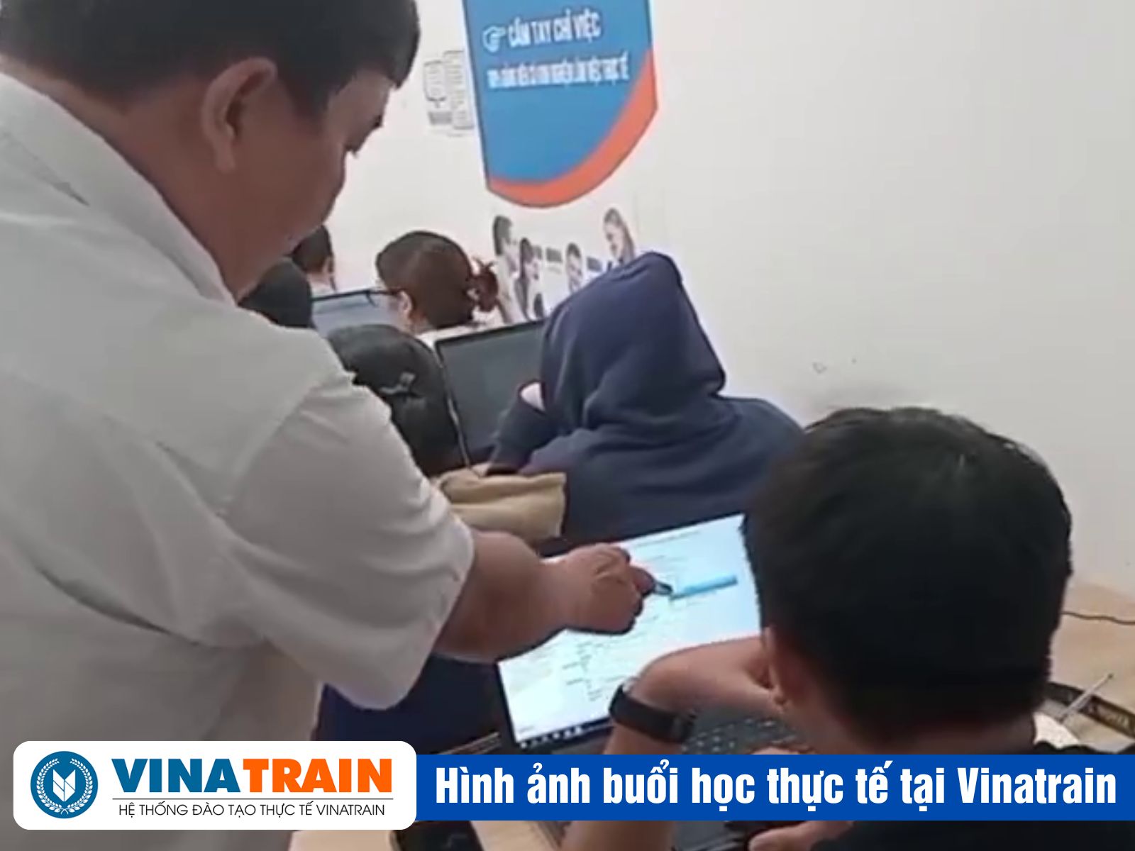 Khóa học C&B tiền lương và phúc lợi tại Vinatrain